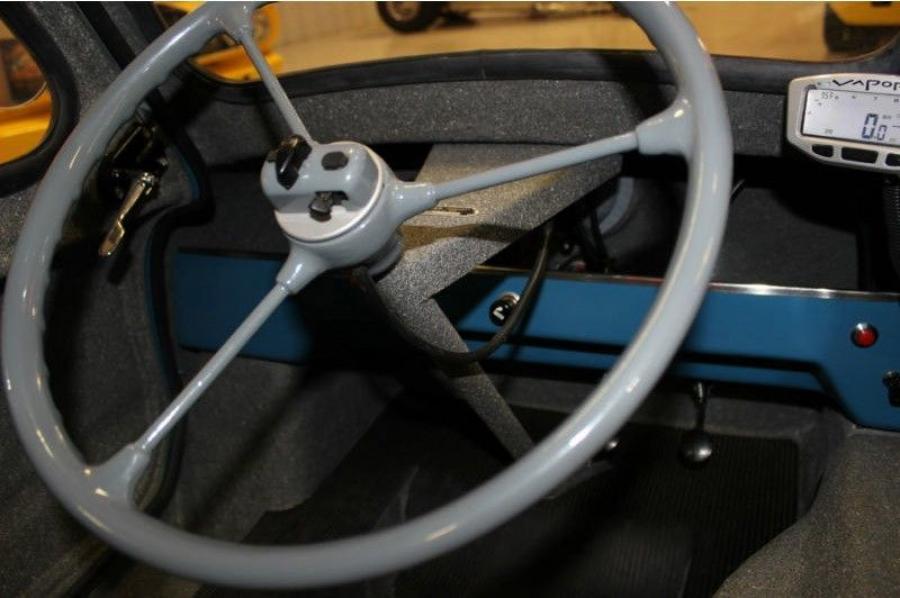 Панель приборов Peel P50 Replica 1963 года  (фото 2 из 20)